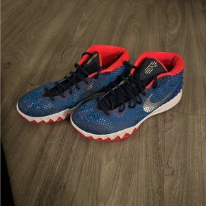 I’m selling the Kylie 2’s in a size 9! Great basketball shoe. Great color way.